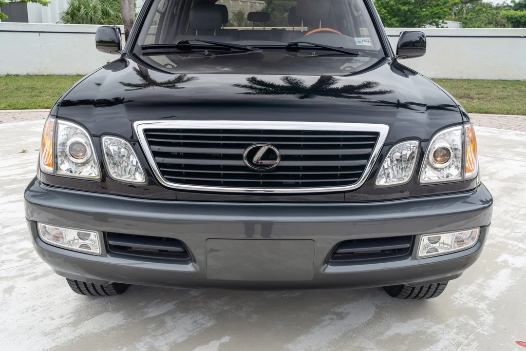 2002 Lexus LX 2nd Gen - Image 10 of 31