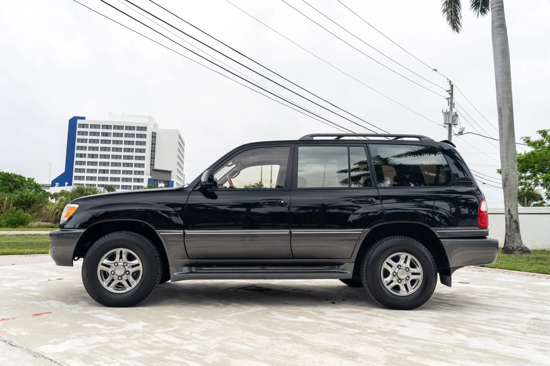 2002 Lexus LX 2nd Gen - Image 2 of 31