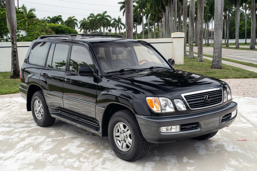 2002 Lexus LX 2nd Gen - Image 8 of 31