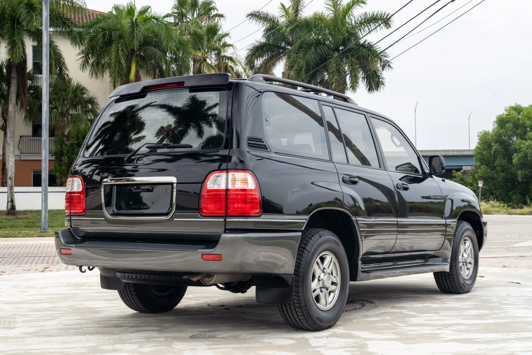 2002 Lexus LX 2nd Gen - Image 5 of 31