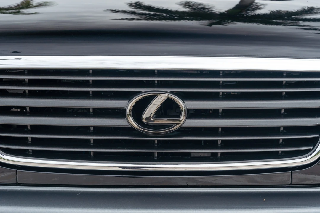 2002 Lexus LX 2nd Gen - Image 13 of 31