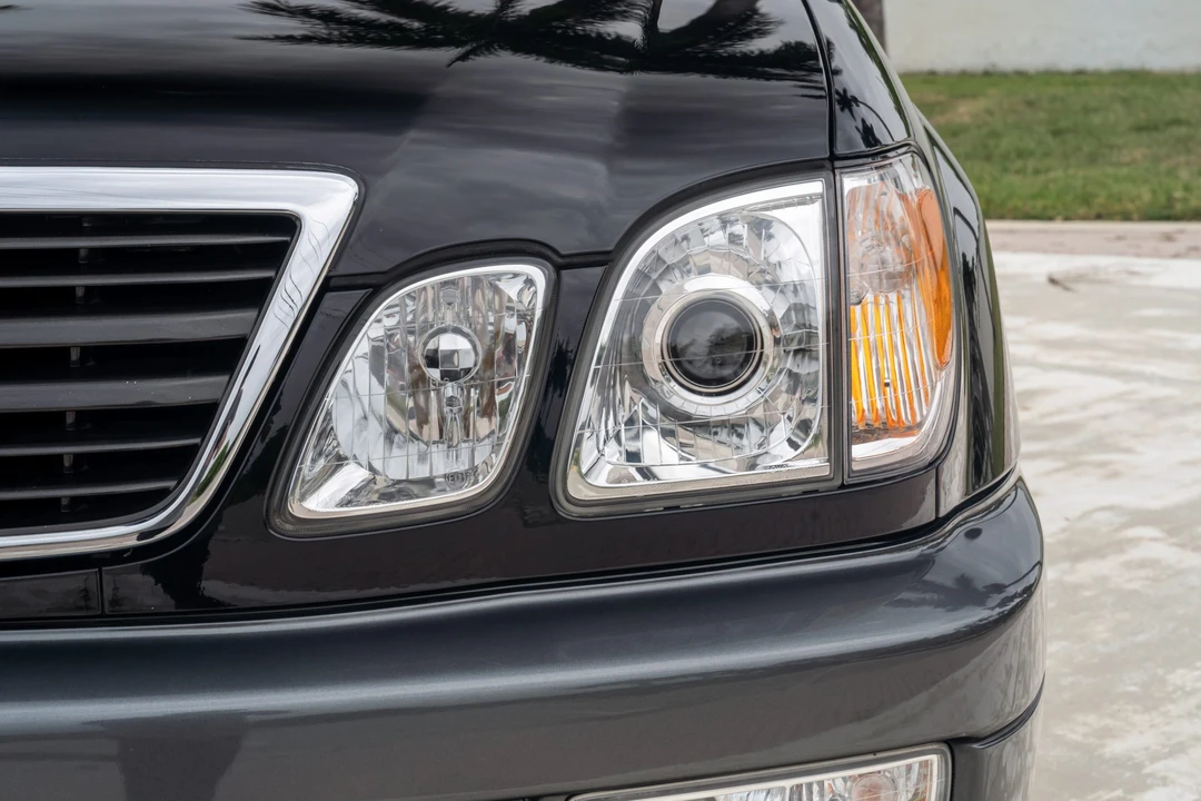 2002 Lexus LX 2nd Gen - Image 12 of 31