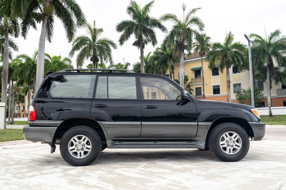 2002 Lexus LX 2nd Gen - Image 6 of 31