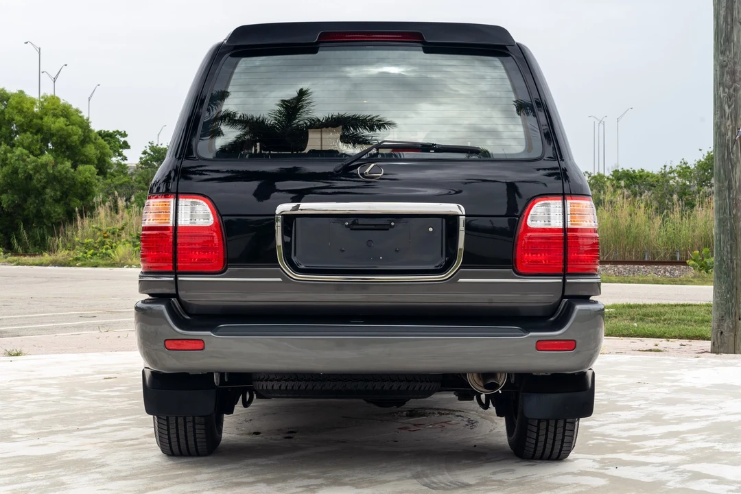 2002 Lexus LX 2nd Gen - Image 4 of 31