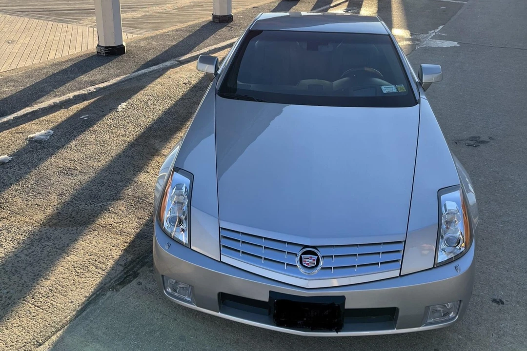 2004 Cadillac XLR - Image 4 of 31