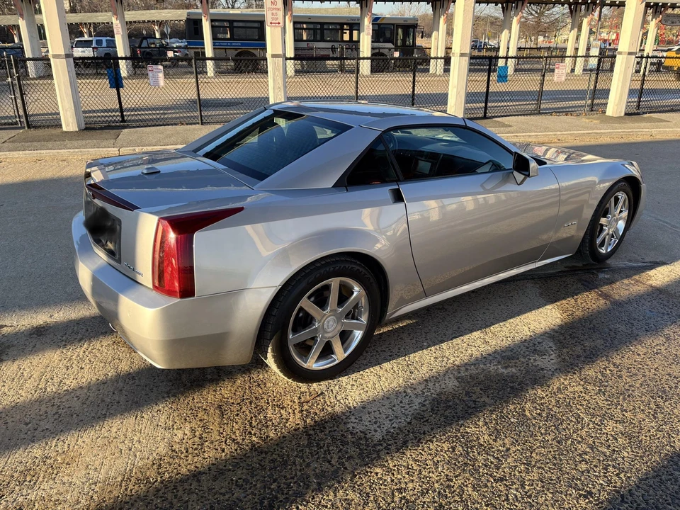 2004 Cadillac XLR - Image 11 of 31