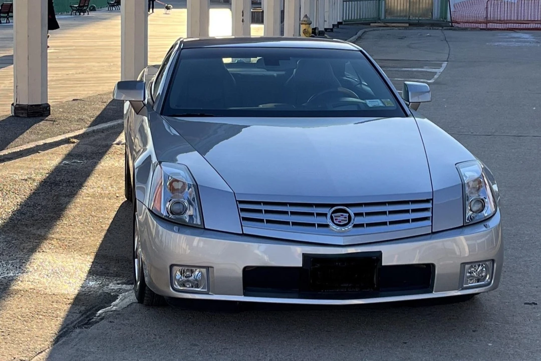 2004 Cadillac XLR - Image 5 of 31