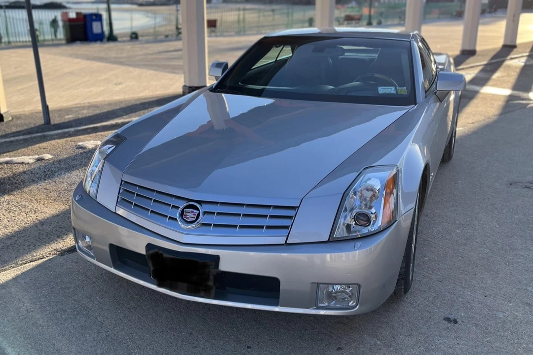 2004 Cadillac XLR - Image 2 of 31