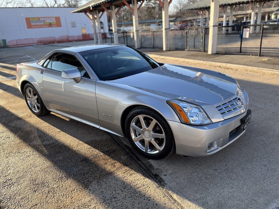 2004 Cadillac XLR - Image 8 of 31