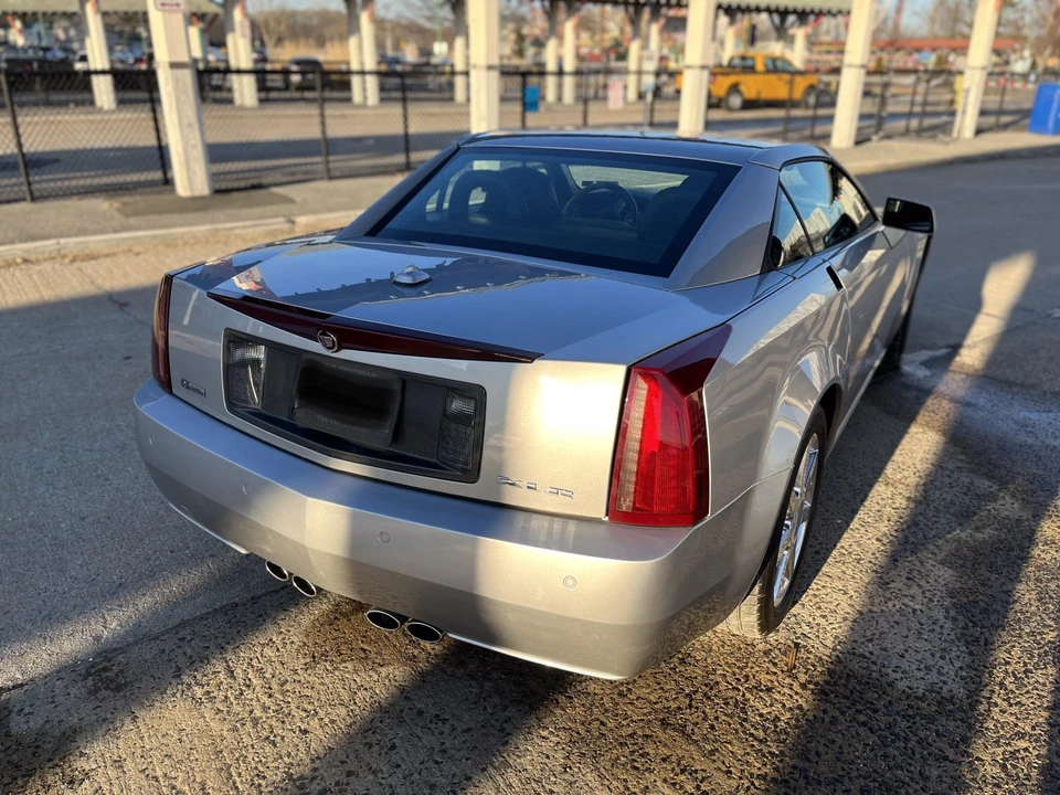 2004 Cadillac XLR - Image 12 of 31
