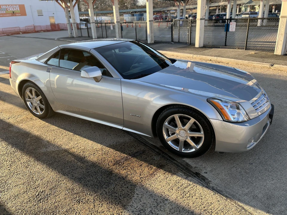 2004 Cadillac XLR - Image 9 of 31