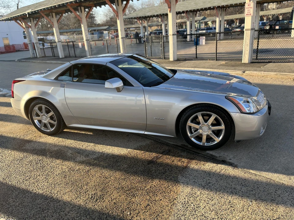 2004 Cadillac XLR - Image 10 of 31