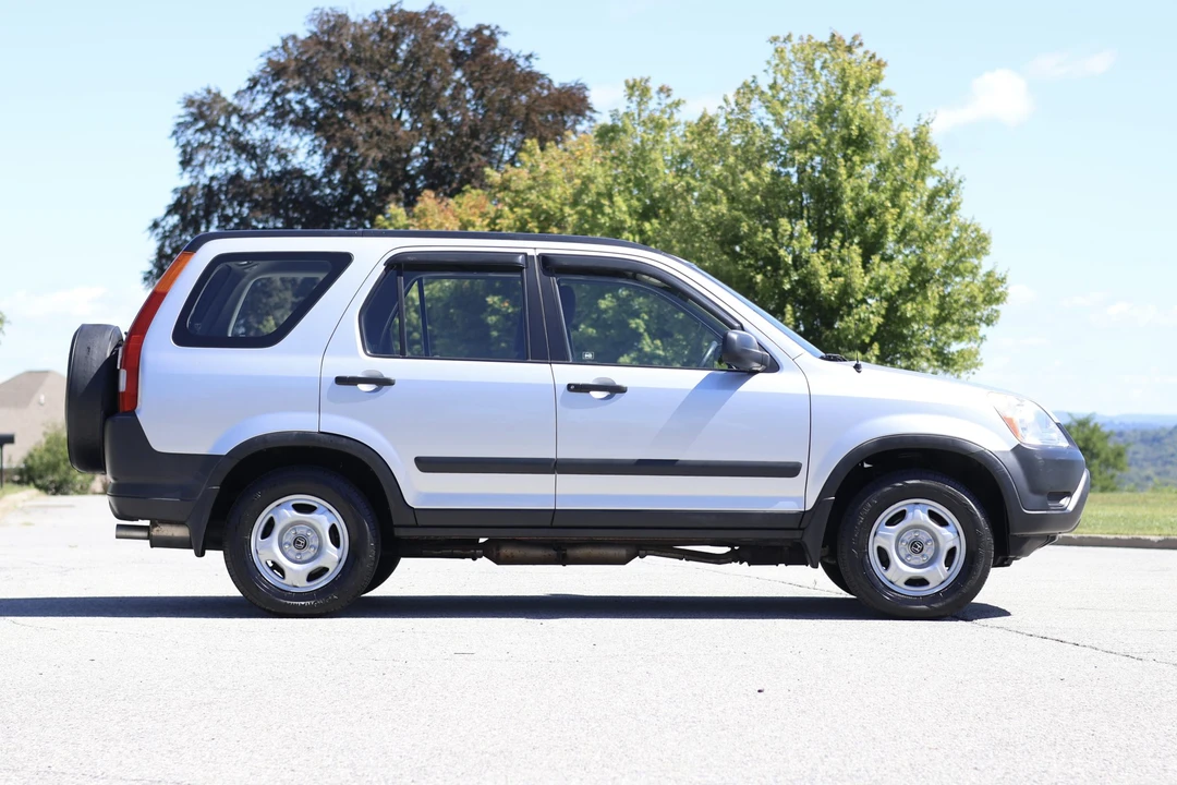 2004 Honda CR-V 2nd Gen - Image 16 of 31