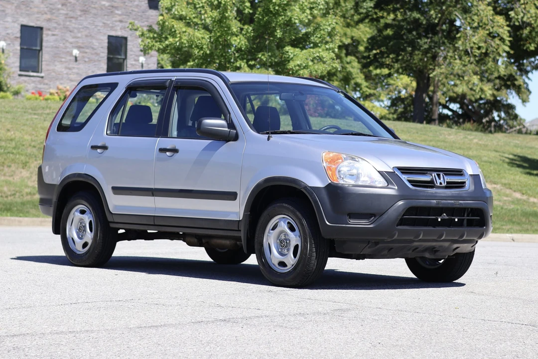 2004 Honda CR-V 2nd Gen - Image 2 of 31