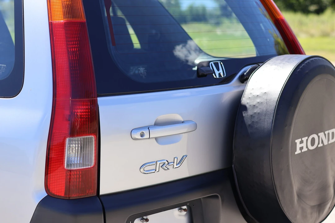 2004 Honda CR-V 2nd Gen - Image 25 of 31
