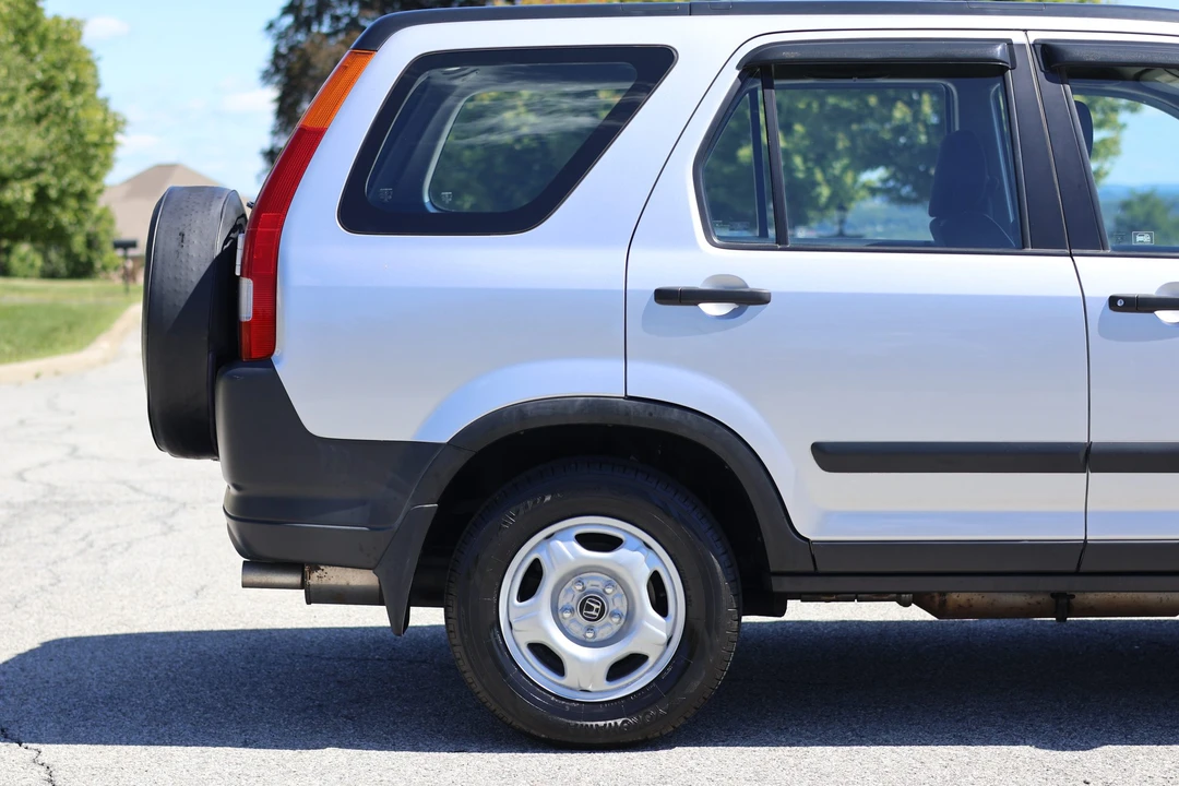2004 Honda CR-V 2nd Gen - Image 27 of 31