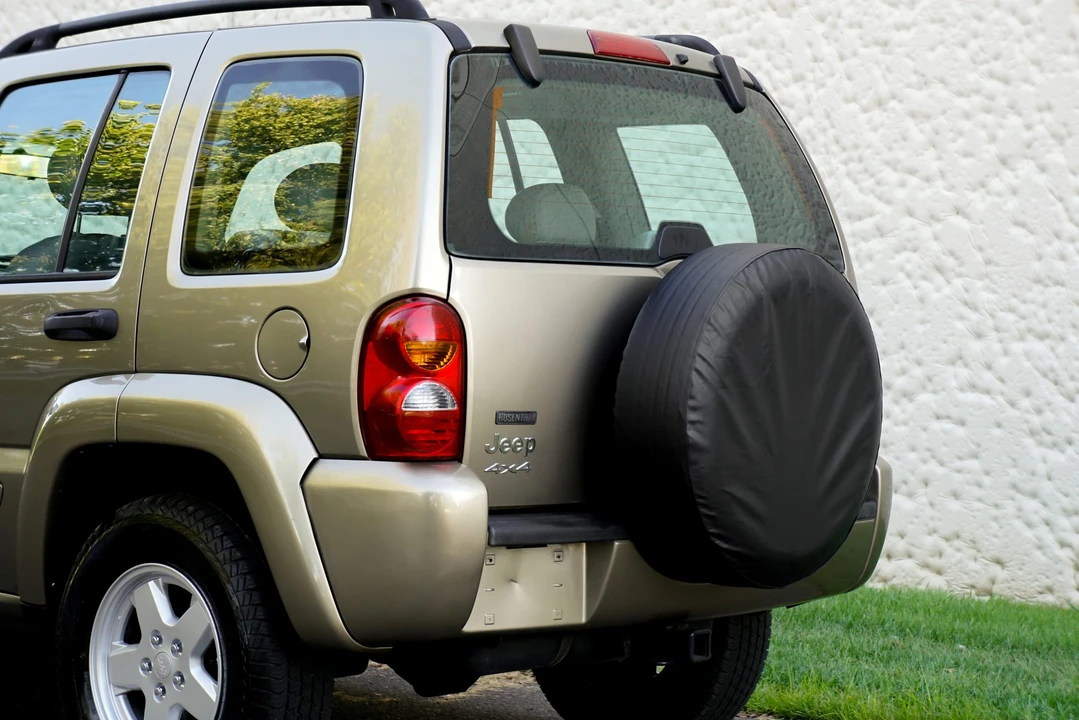 2004 Jeep KJ Liberty - Image 15 of 31
