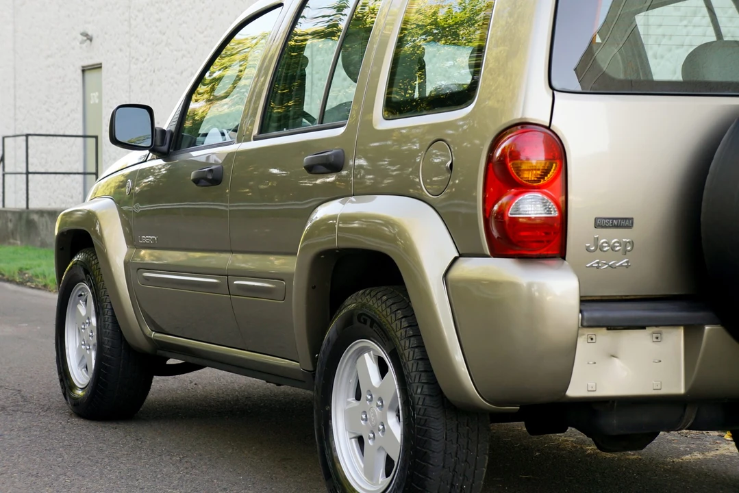 2004 Jeep KJ Liberty - Image 16 of 31