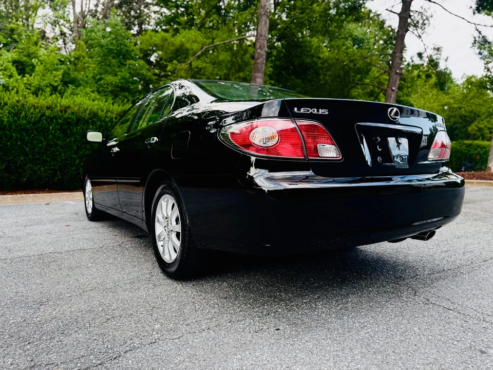2004 Lexus ES 4th Gen - Image 21 of 31