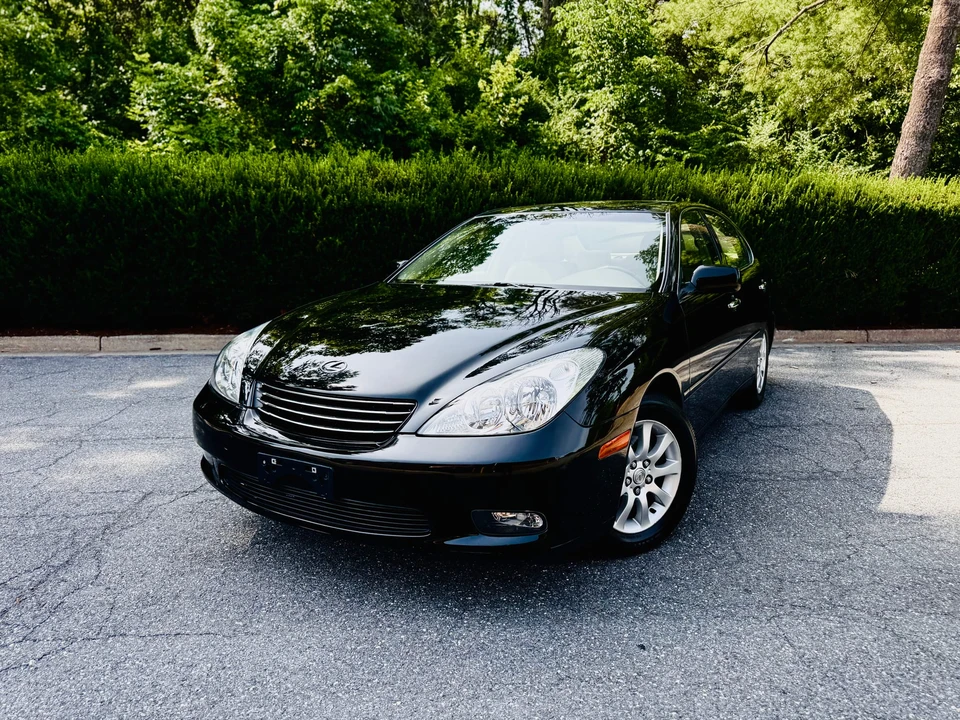 2004 Lexus ES 4th Gen - Image 2 of 31