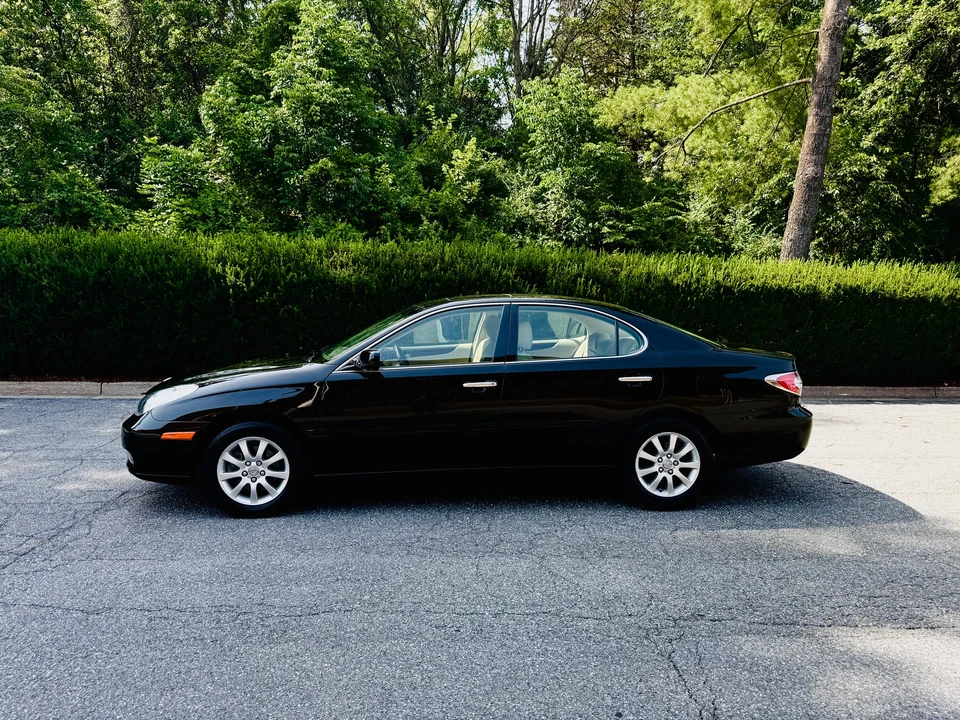 2004 Lexus ES 4th Gen - Image 11 of 31