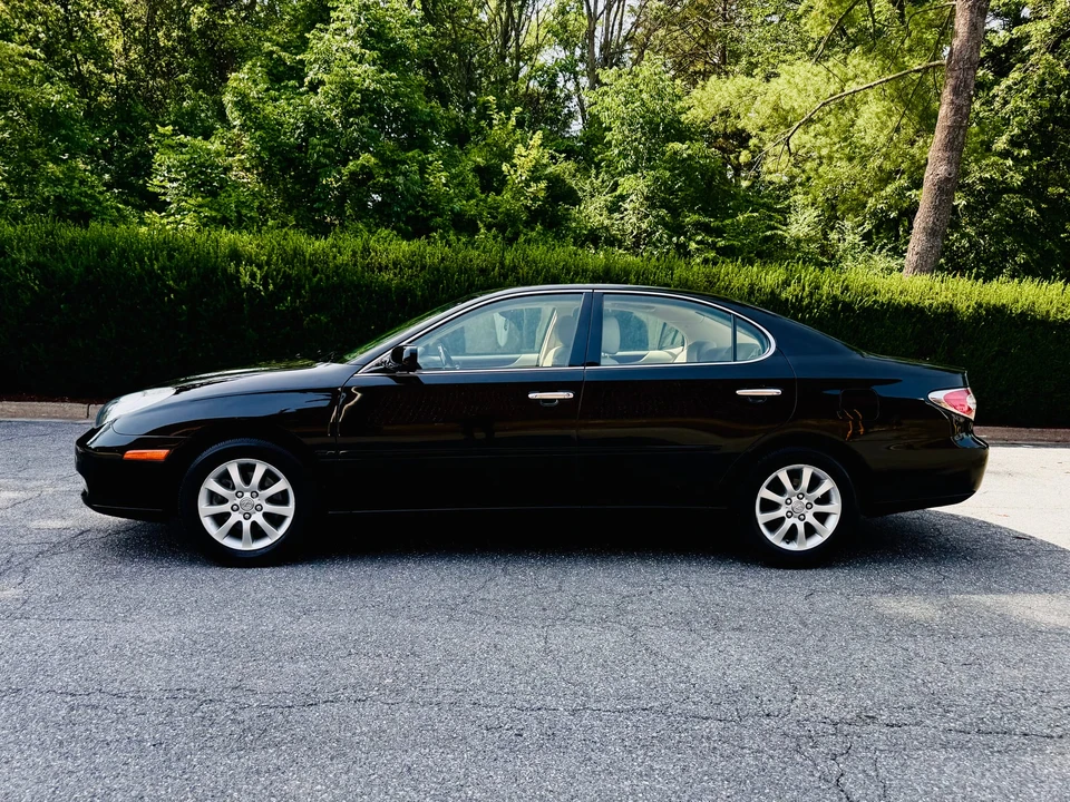 2004 Lexus ES 4th Gen - Image 13 of 31