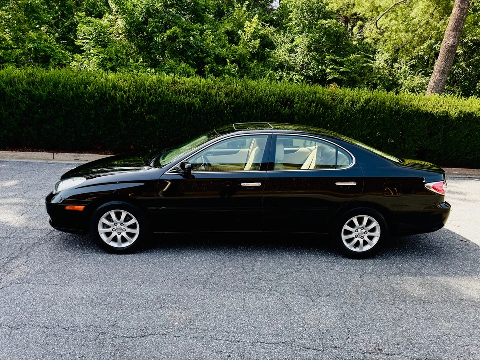 2004 Lexus ES 4th Gen - Image 12 of 31