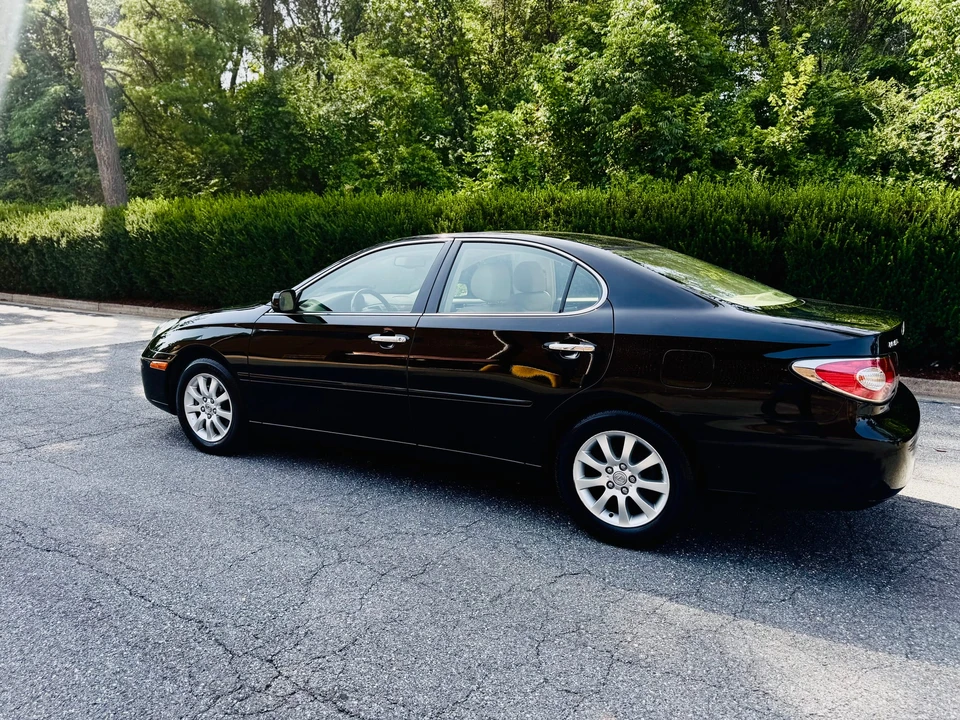 2004 Lexus ES 4th Gen - Image 16 of 31
