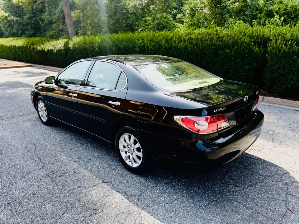 2004 Lexus ES 4th Gen - Image 18 of 31