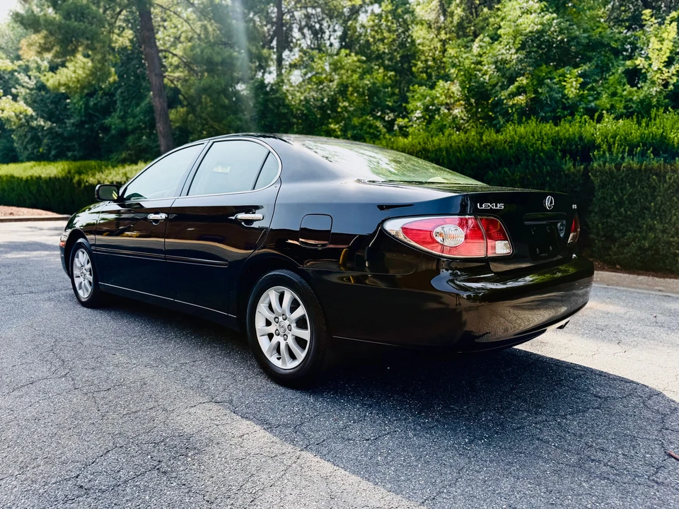2004 Lexus ES 4th Gen - Image 19 of 31