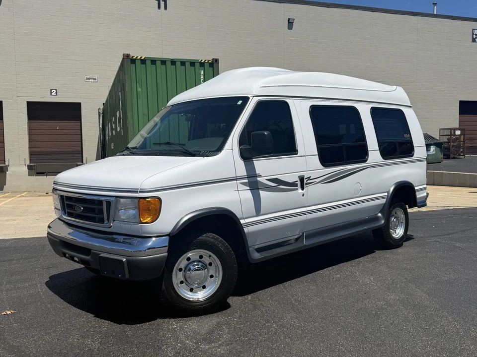 2005 Ford Econoline Van - Image 3 of 31