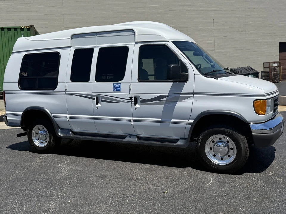 2005 Ford Econoline Van - Image 13 of 31