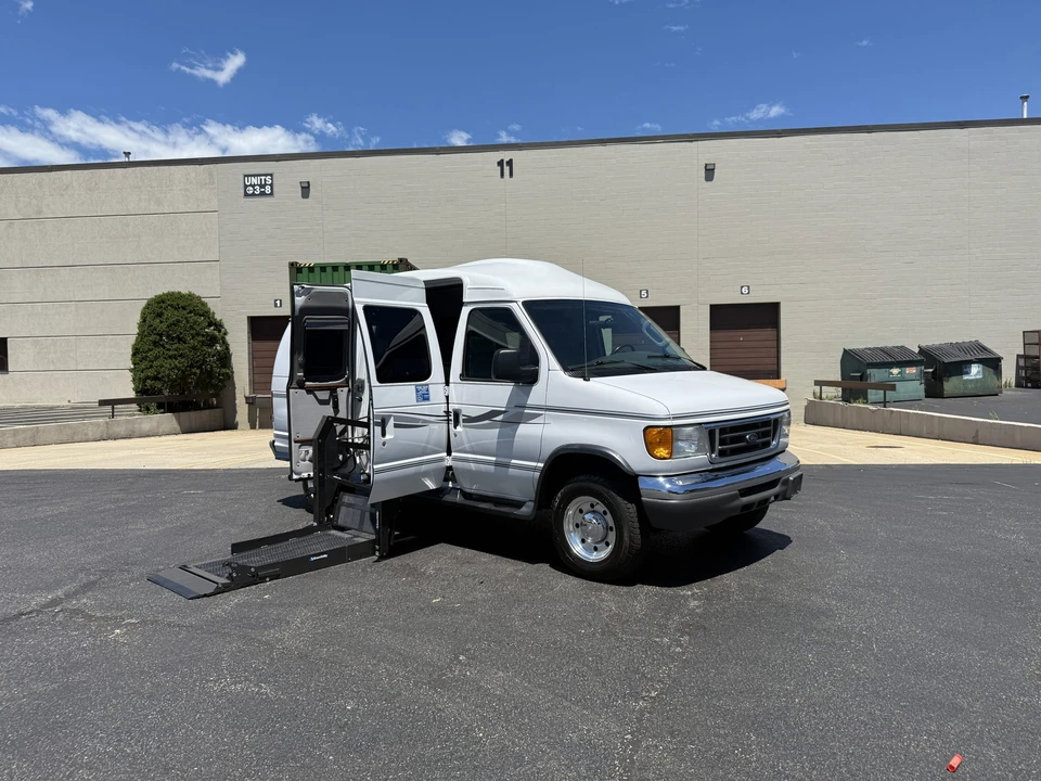 2005 Ford Econoline Van - Image 21 of 31