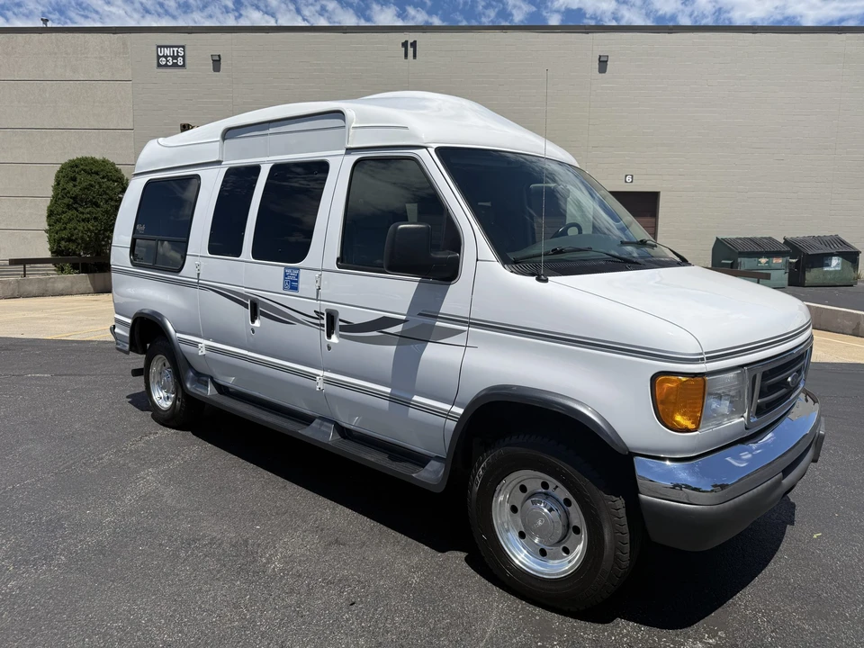 2005 Ford Econoline Van - Image 15 of 31