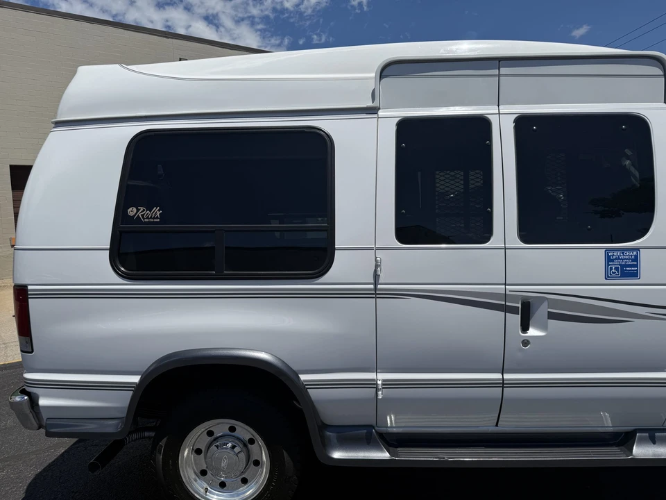2005 Ford Econoline Van - Image 26 of 31