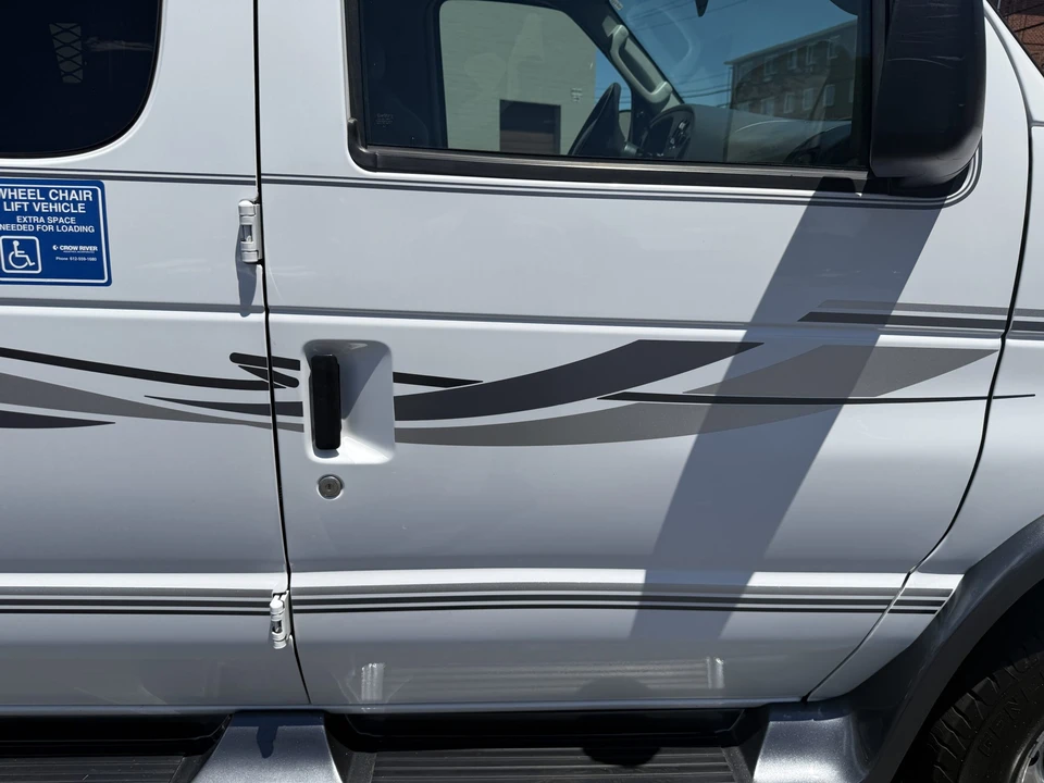 2005 Ford Econoline Van - Image 27 of 31