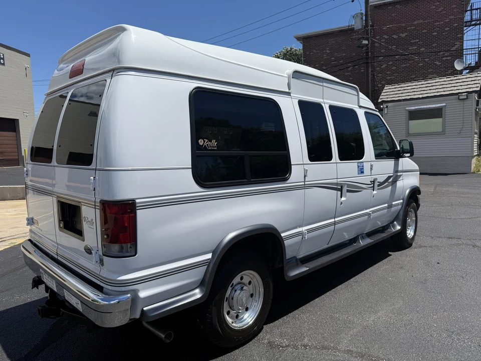 2005 Ford Econoline Van - Image 11 of 31