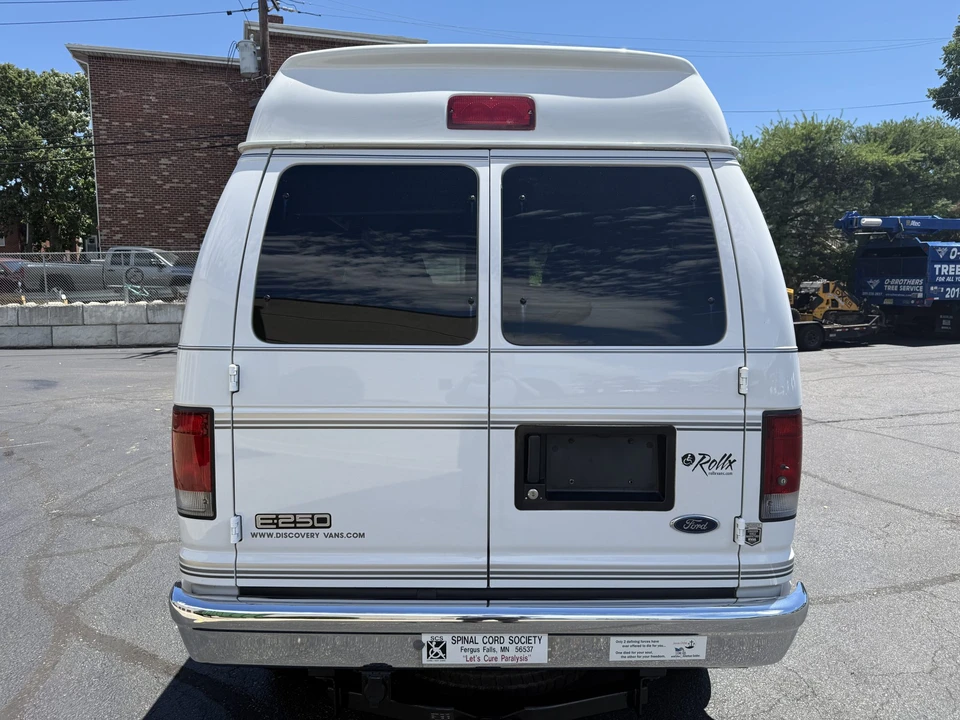 2005 Ford Econoline Van - Image 10 of 31