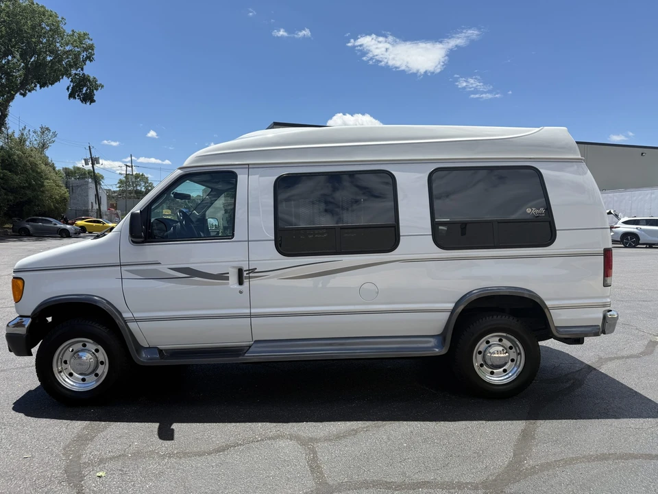 2005 Ford Econoline Van - Image 8 of 31