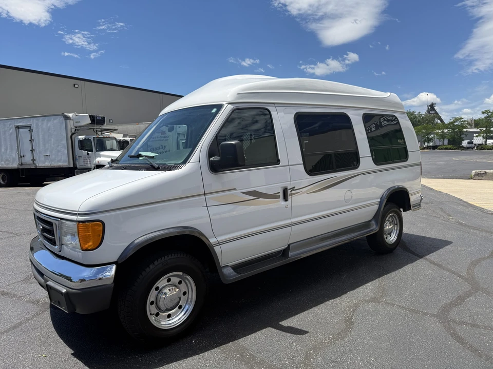 2005 Ford Econoline Van - Image 4 of 31