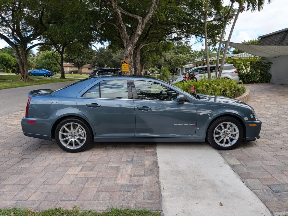 2006 Cadillac STS-V - Image 7 of 31
