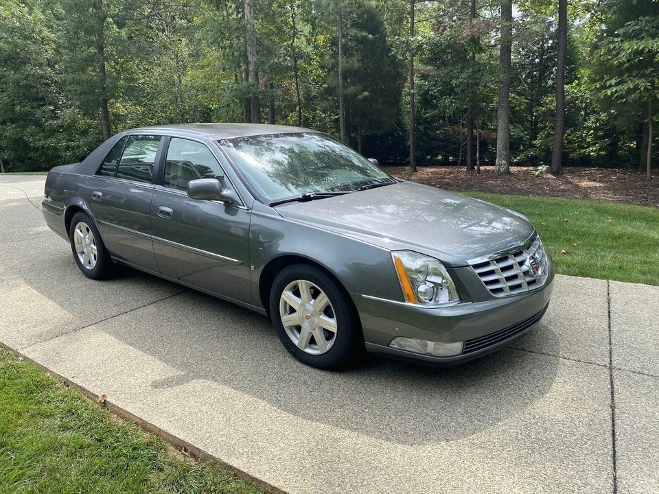 2007 Cadillac DTS - Image 3 of 31