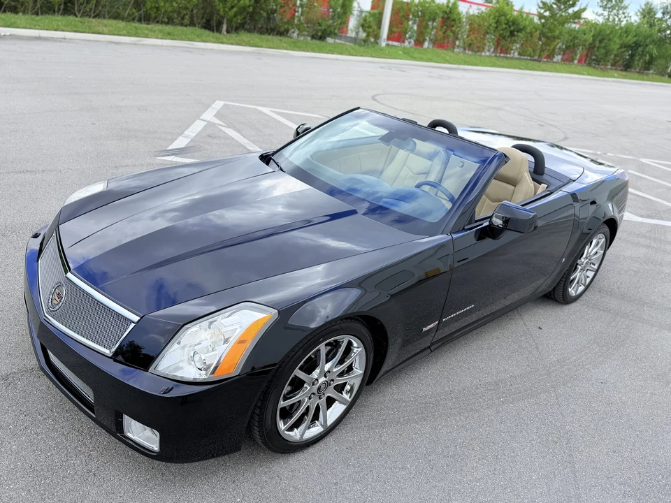 2008 Cadillac XLR-V - Image 4 of 31