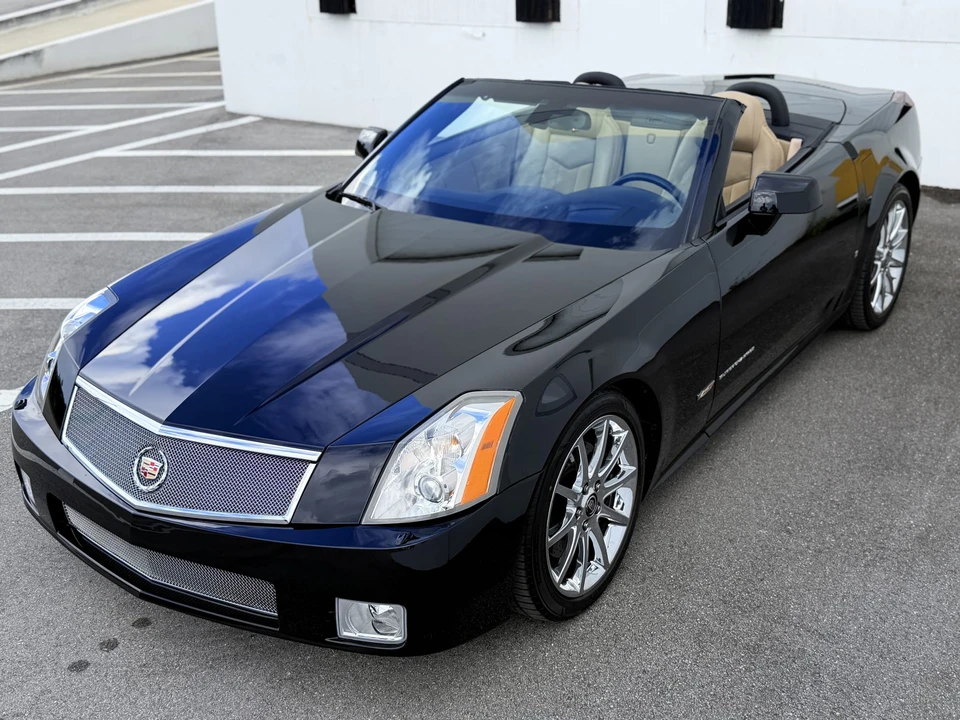 2008 Cadillac XLR-V - Image 2 of 31