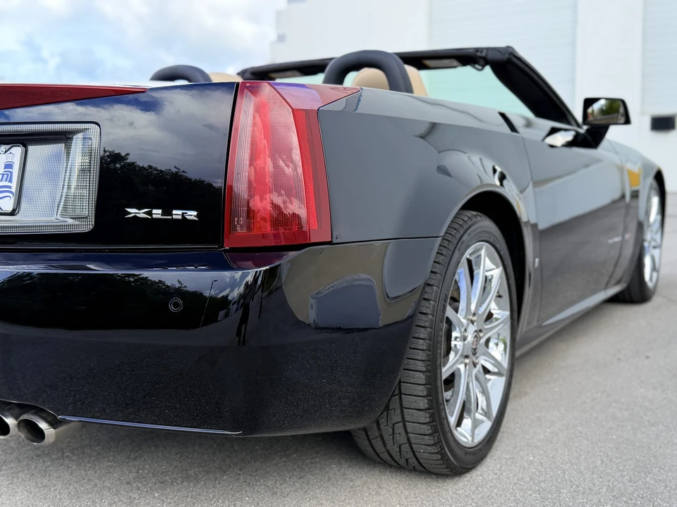 2008 Cadillac XLR-V - Image 29 of 31