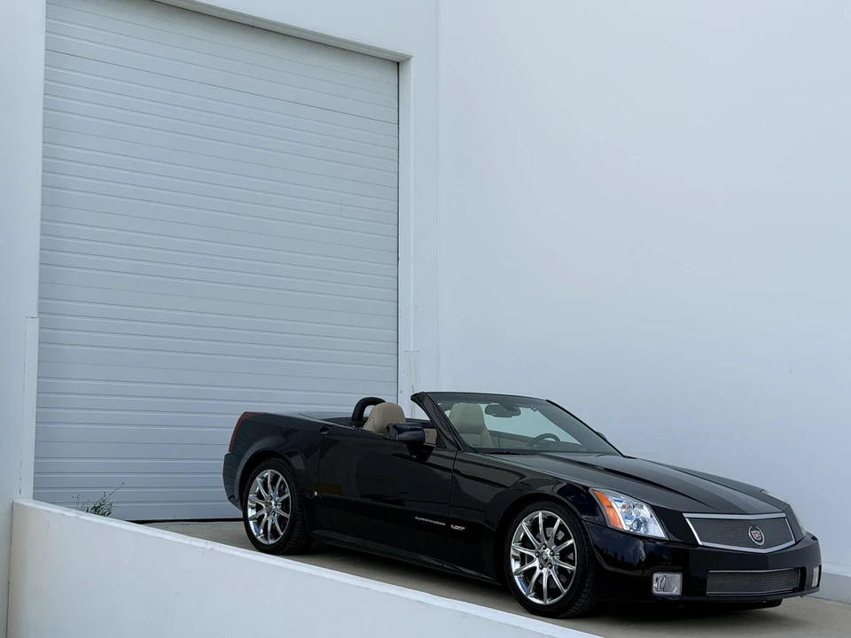2008 Cadillac XLR-V - Image 16 of 31