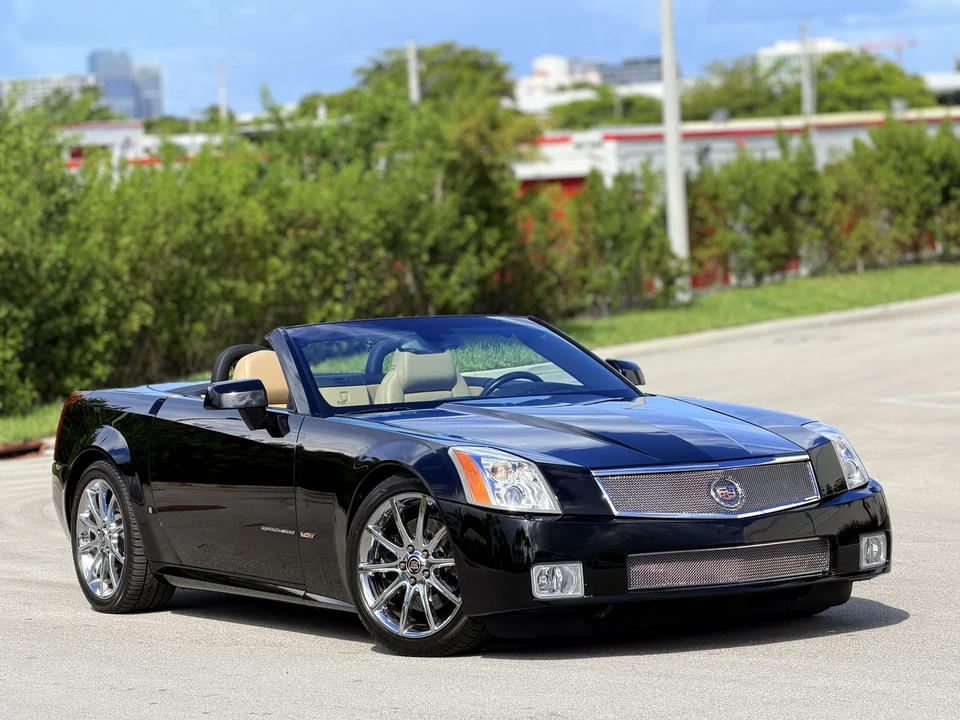 2008 Cadillac XLR-V - Image 24 of 31