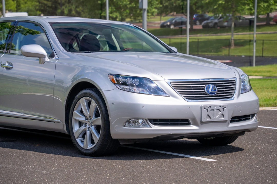 2008 Lexus LS 4th Gen - Image 10 of 31