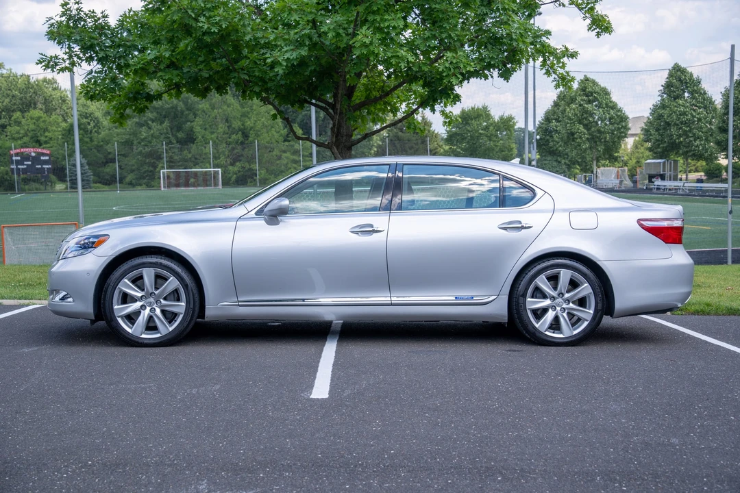2008 Lexus LS 4th Gen - Image 3 of 31