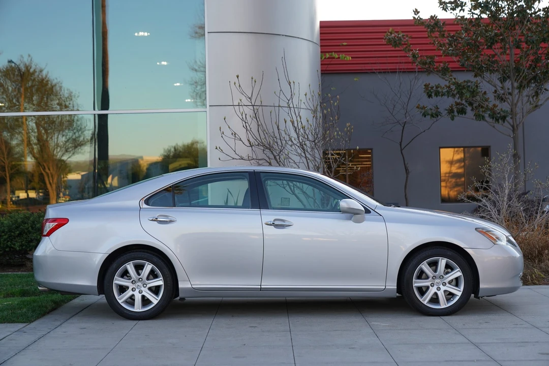 2009 Lexus ES 5th Gen - Image 10 of 31